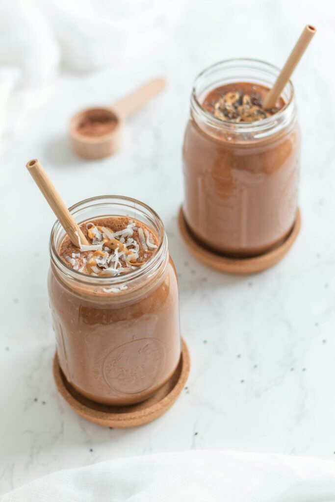 7 Hormone Balancing Smoothies for Perimenopause UK | Boost Energy & Mood | How to be a Mother y no Morir en el Intento lucuma and maca smoothie, caramel flavour smothie, UK perimenopause