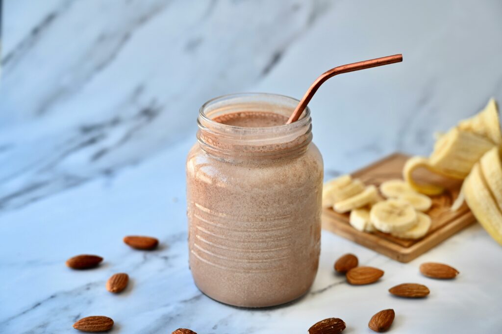 7 Hormone Balancing Smoothies for Perimenopause UK | Boost Energy & Mood | How to be a Mother y no Morir en el Intento Chocolate maca smoothie for hormone balance UK